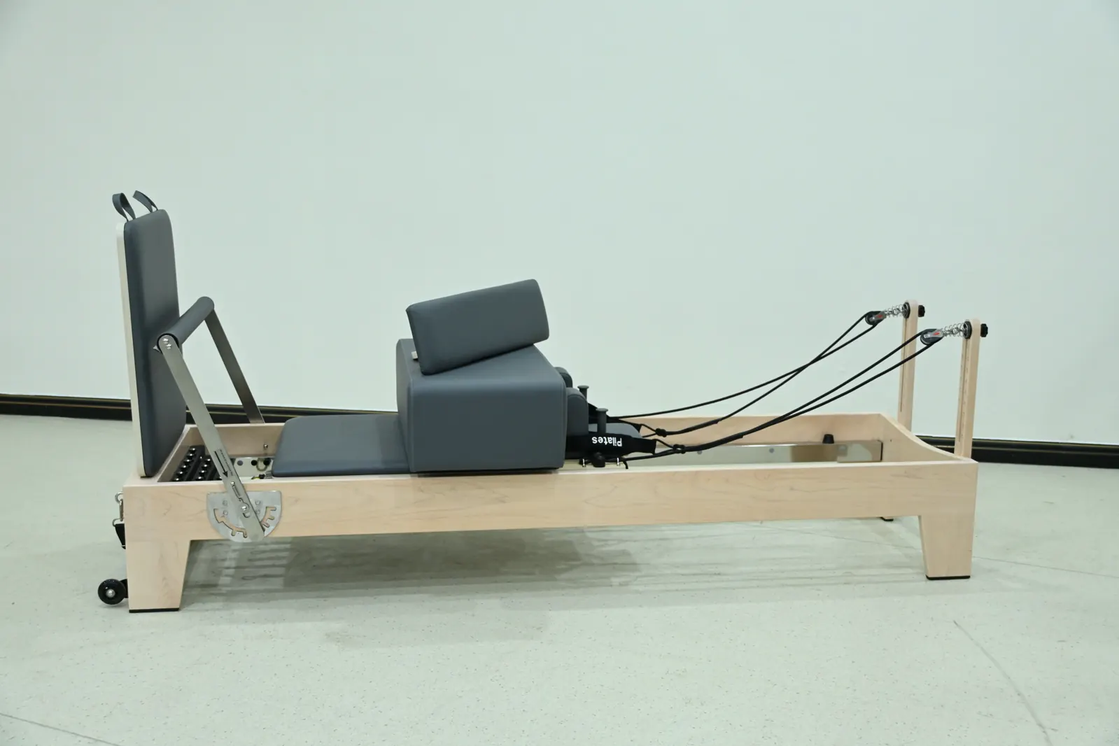 Reformer Pilates Sencai com estrutura de madeira